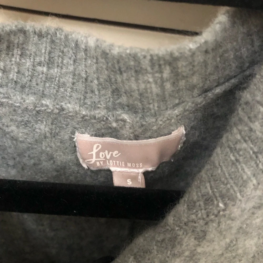 Grey fuzzy button sweater Small - Picture 3 of 3